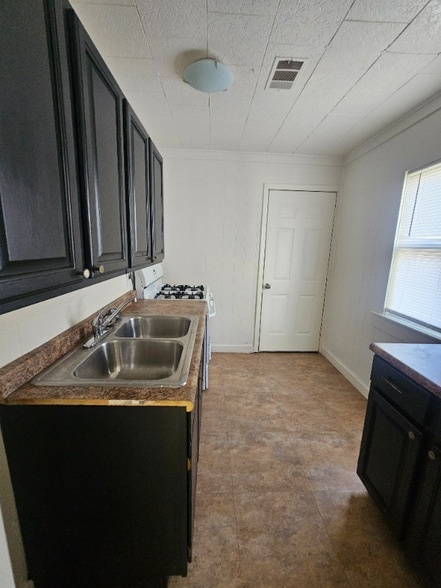 Building Photo - 321 W Elm St