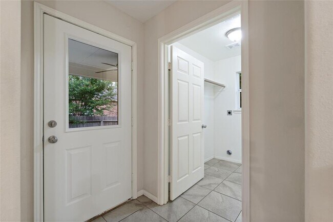 Building Photo - 12502 Hackberry Dr