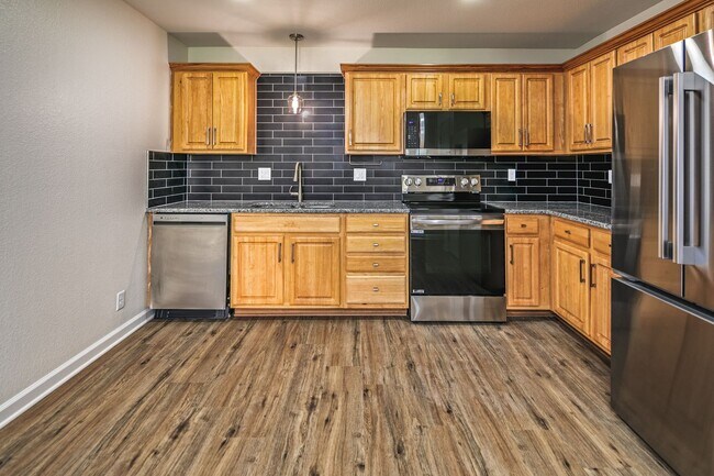 Building Photo - Stylish Belton Townhome | 3 Beds, 2 Baths,...