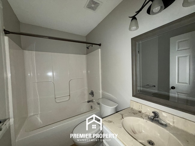 Building Photo - 270 Village Dr