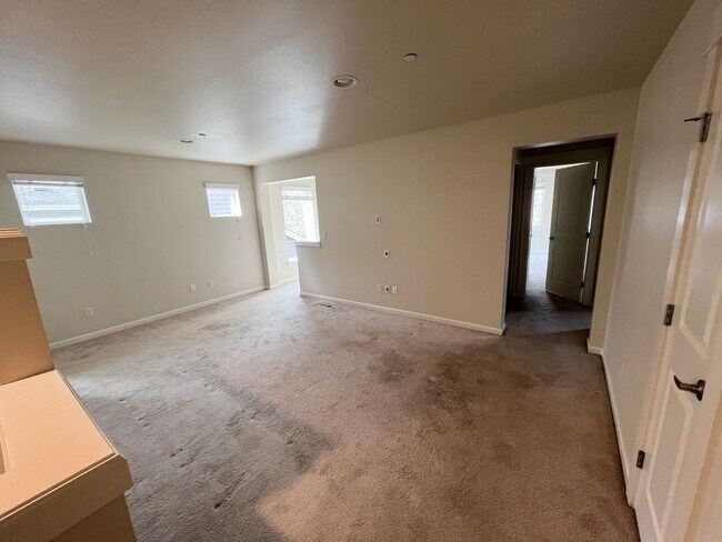 Building Photo - Spacious 5-Bed, 2.5-Bath Single-Family Home in Redmond