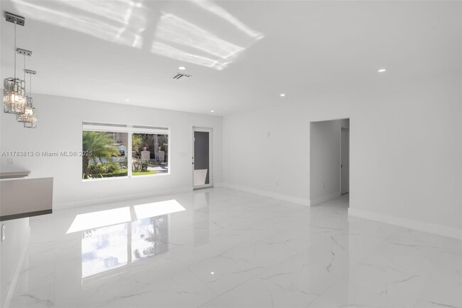 Building Photo - 7420 Beach View Dr