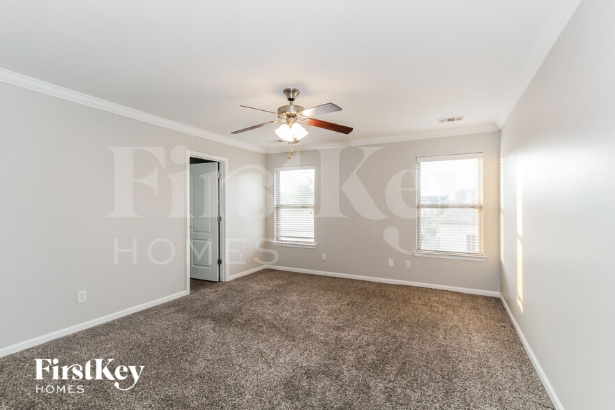 Building Photo - 2045 Kensington Ct