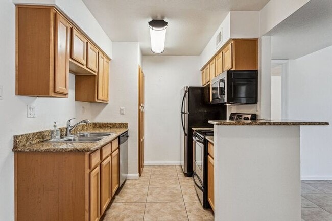 Building Photo - Prime poolside corner 2 bedroom 2 bath con...