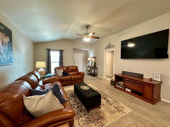 Building Photo - Furnished Rental - Minimum of 30 day stay