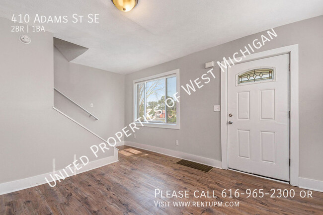 Building Photo - Available Now | Cozy 2 Bedroom 1 Bathroom ...