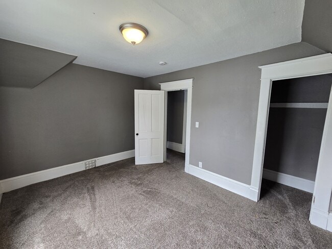 Building Photo - 514 Logan Ave