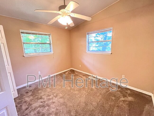 Building Photo - 44 Billingsley Dr