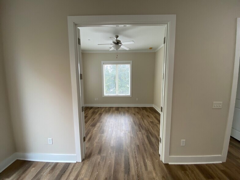 Building Photo - 1221 Bower Pky