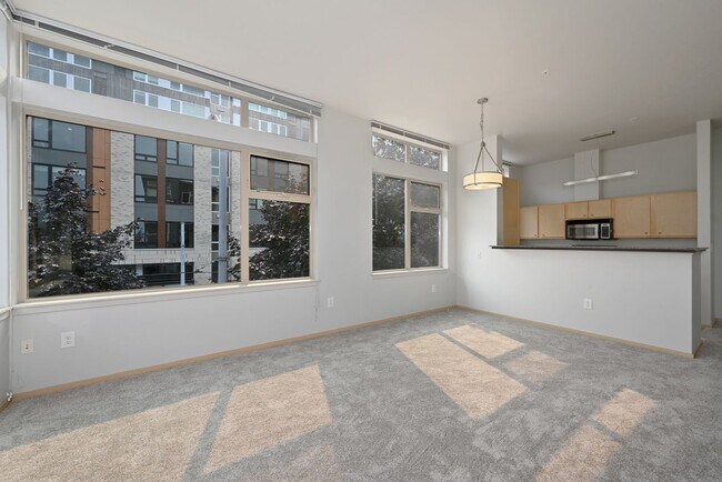 Building Photo - 425 23rd Ave S