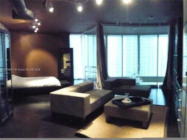 Building Photo - 690 SW 1st Ct