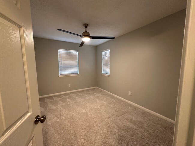 Building Photo - 17707 Moss Point Dr