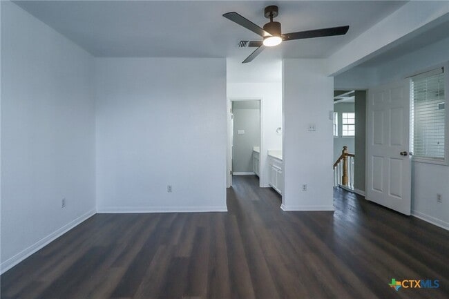 Building Photo - 1810 Mesa Oaks Cir