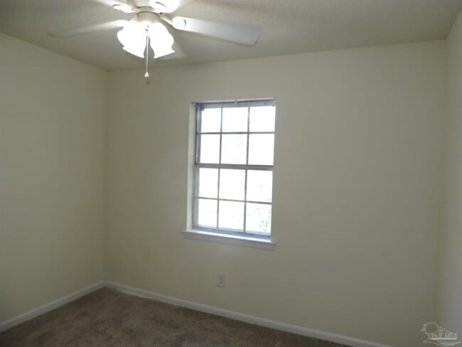 Building Photo - 728 N Fairfield Dr