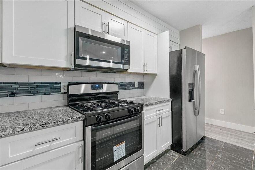 Building Photo - 494 Plainville Dr SW