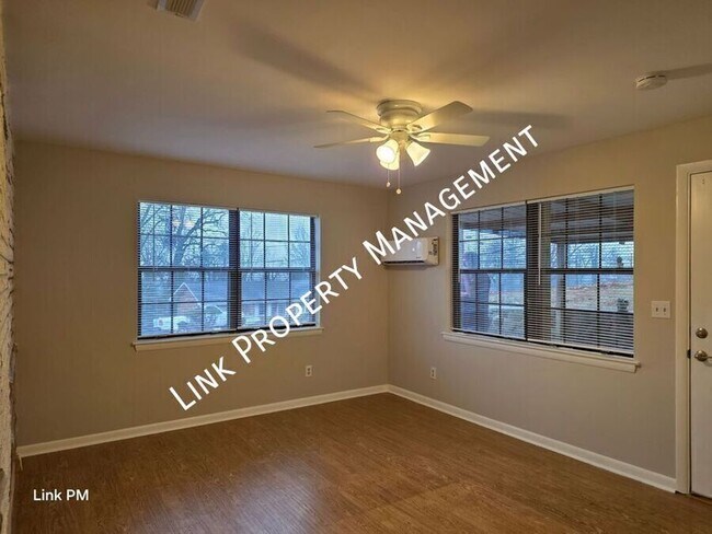 Building Photo - 3731 Knollwood Dr