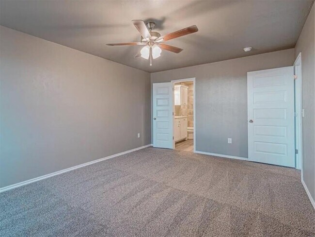 Building Photo - 1529 Highland Loop