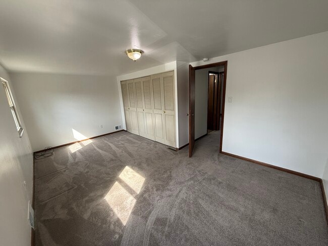 Building Photo - 108 Roberts Dr