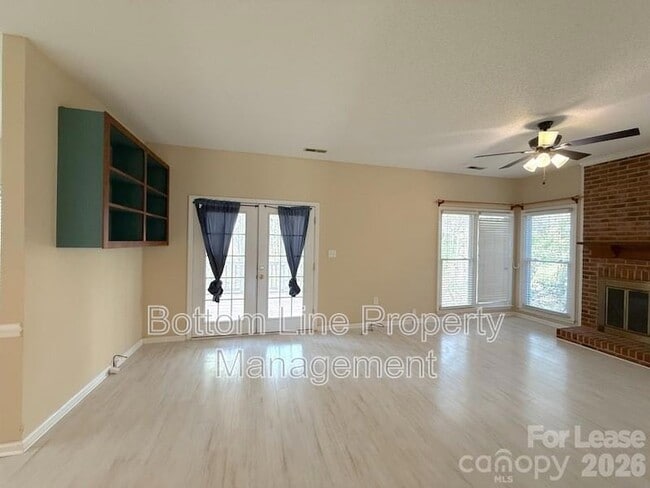 Building Photo - 9423 Fairmead Dr