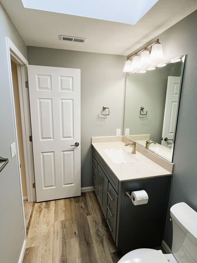 Building Photo - Bright & Spacious 3-Bedroom Home – Ideal f...