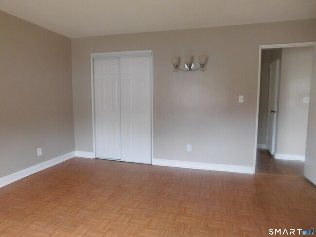 Building Photo - 45 Oakview Cir