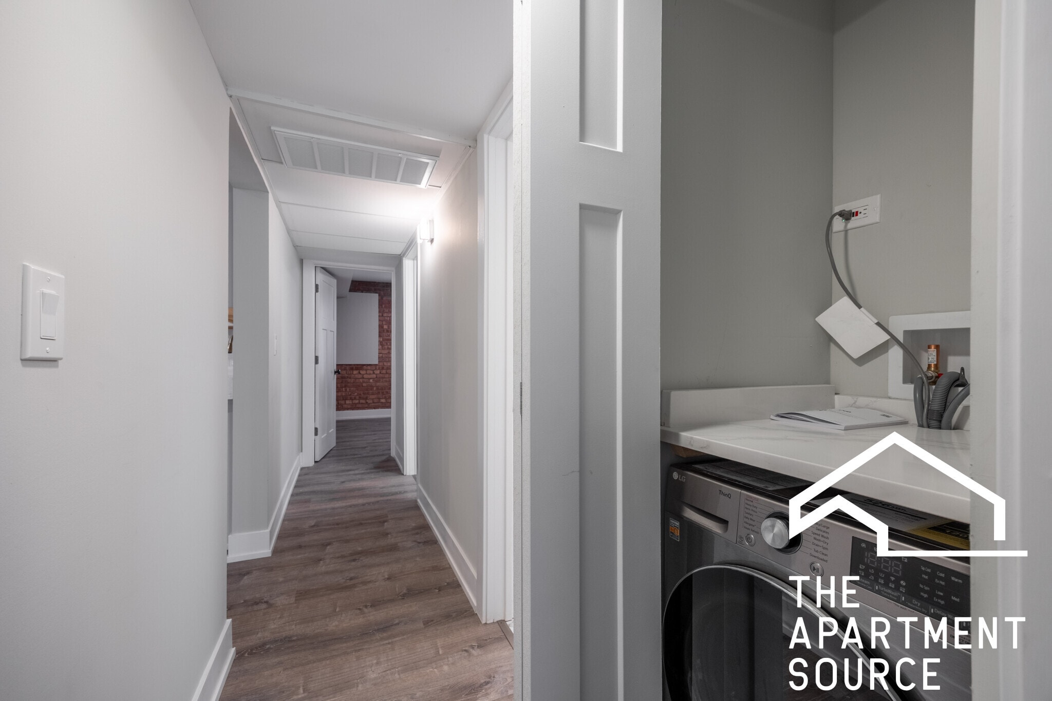 Building Photo - 1214 N La Salle Dr