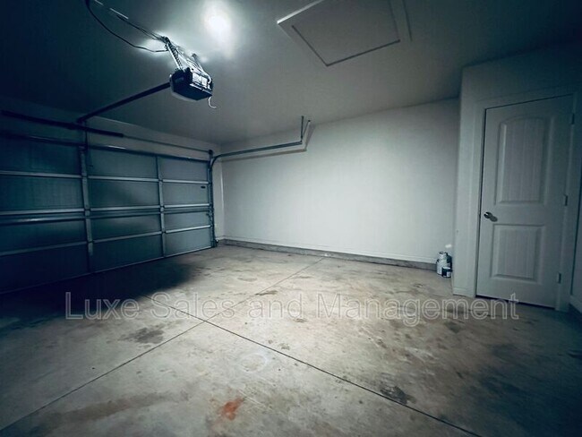 Building Photo - 11412 N Lincoln Blvd