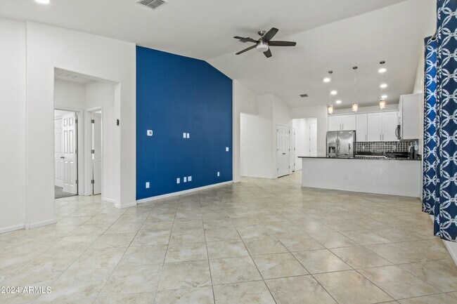 Building Photo - 5345 W Desert Hollow Dr