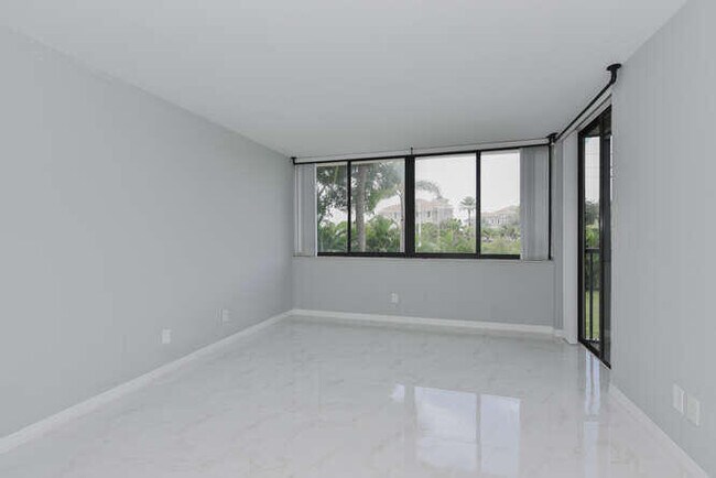 Building Photo - 1605 S US Hwy 1