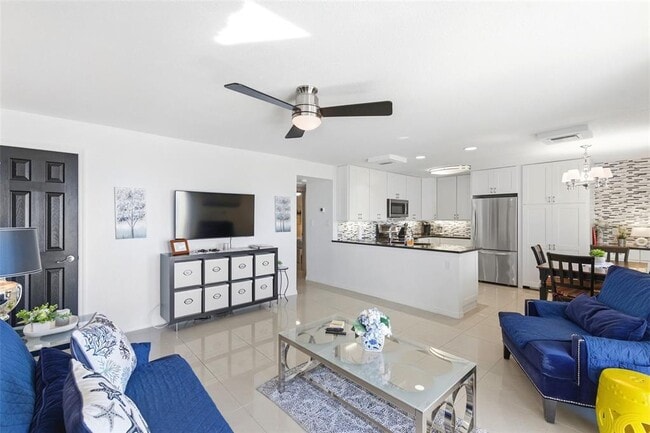 Building Photo - 5280 Coquina Key Dr SE