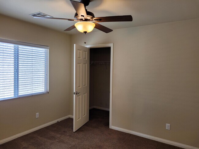 Building Photo - 6386 Tomahawk Mill Ct