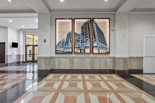 Building Photo - 933 McGee St