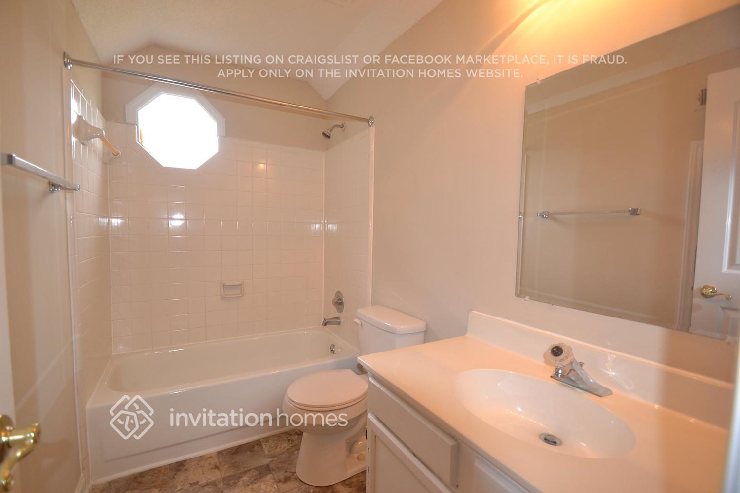 Building Photo - 2329 Century Oaks Ln