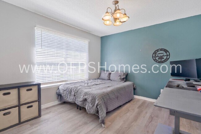 Building Photo - 405 Bobby Dr