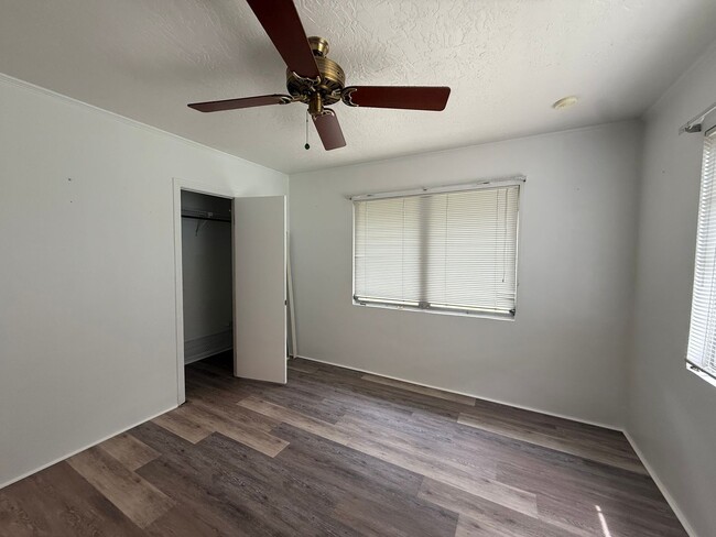 Building Photo - Two Bedroom Charmer