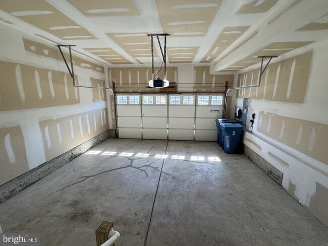 Building Photo - 213 Wynstone Ct