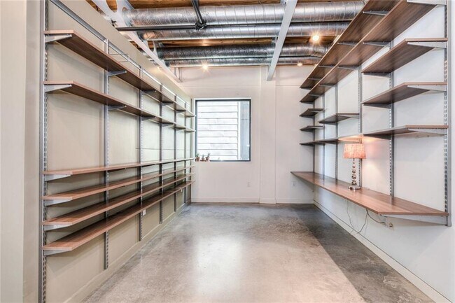 Building Photo - 1401 Eva St