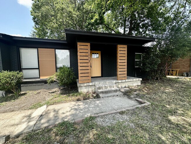 Building Photo - 10809 Sharondale Ln