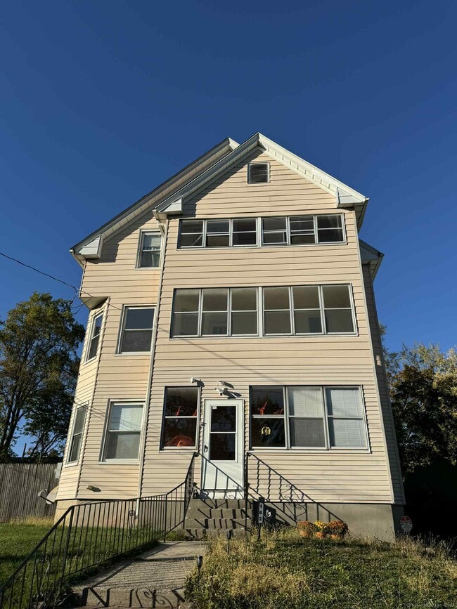 Building Photo - 162 Jubilee St