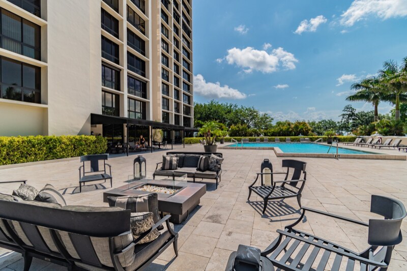 Building Photo - 3301 Bayshore Blvd