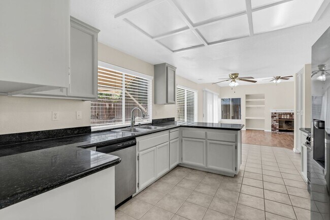 Building Photo - 880 Woodsong Ln