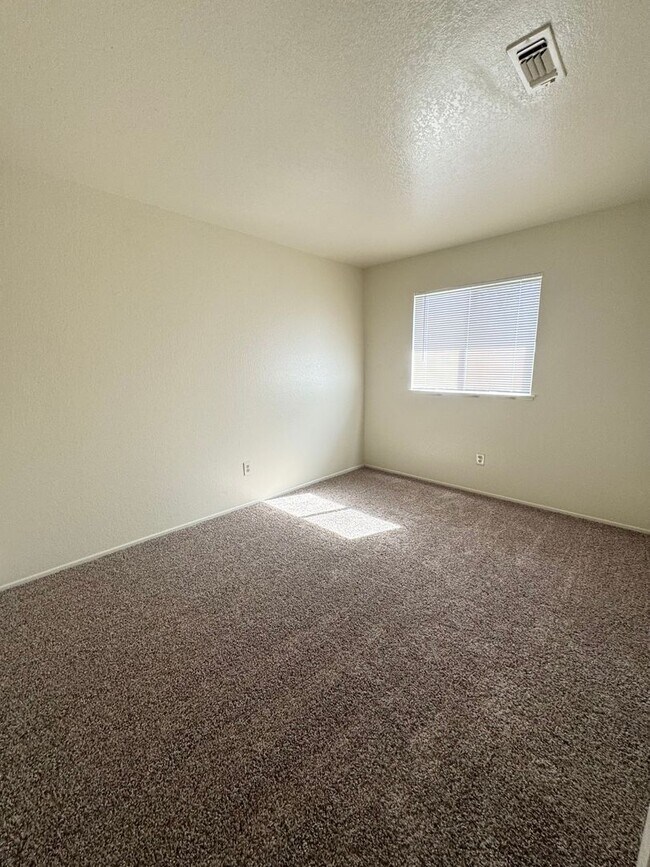 Building Photo - MA348