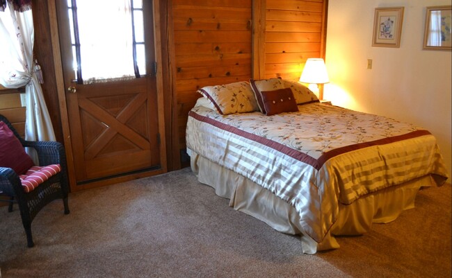 Building Photo - 3BR + loft and 2Ba! w/private boat dock, a...