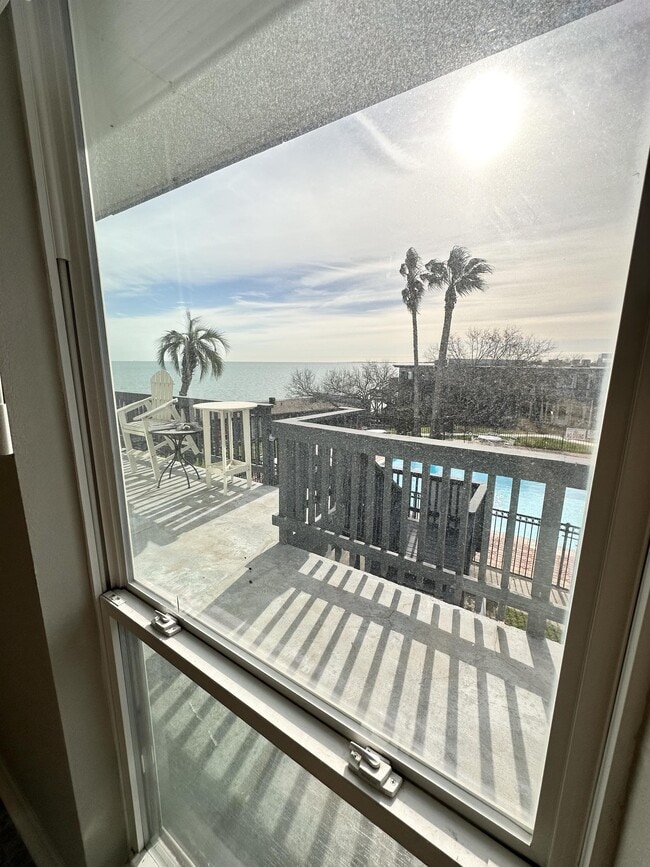 Building Photo - 3402 Ocean Dr