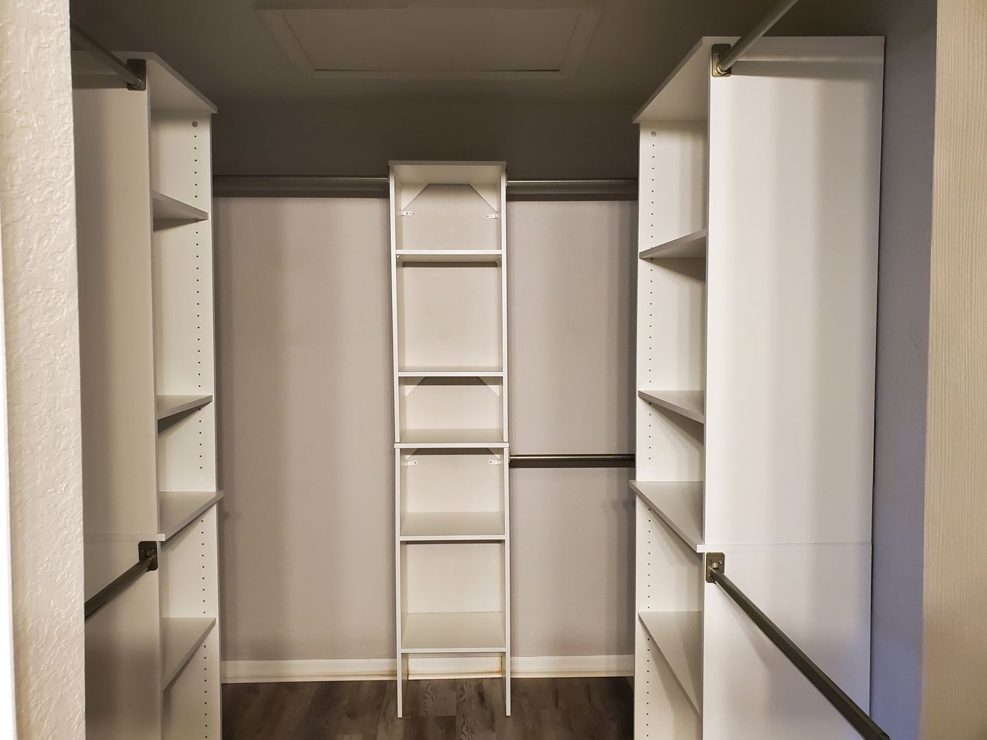 Building Photo - 445 Reading St