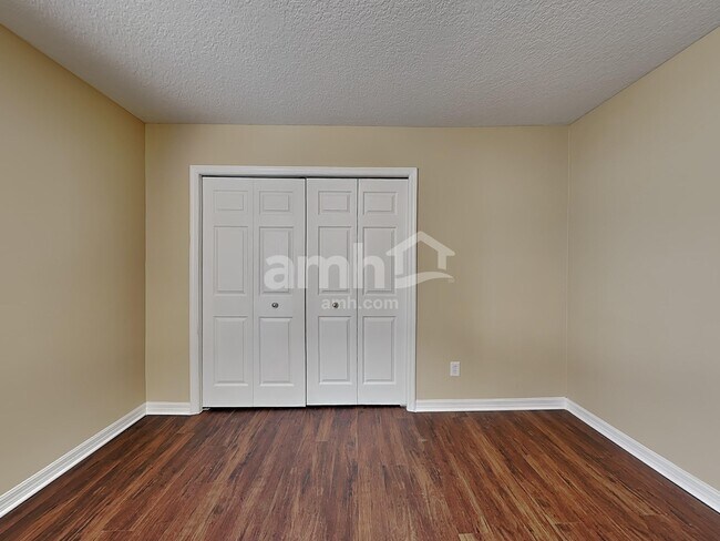 Building Photo - 2340 Norwood Pl