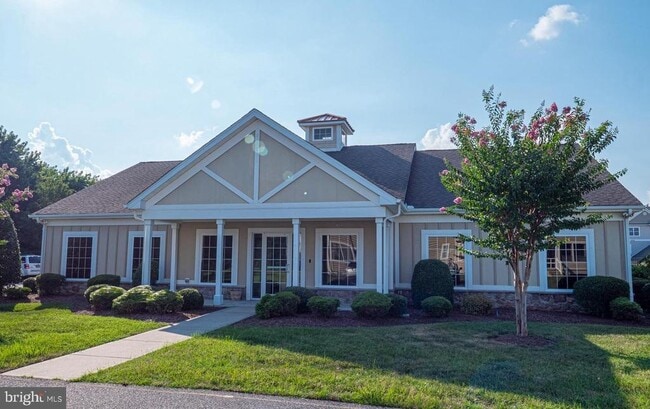 Building Photo - 3403L N Sagamore Dr