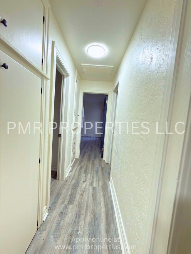 Building Photo - 2 Bedrooms - 1 Bath House