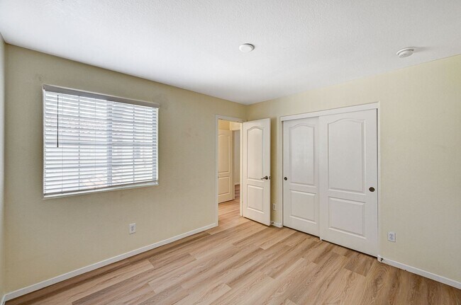 Building Photo - Southern Terrace Single Family Home