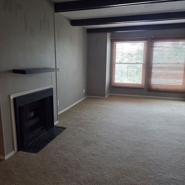 Primary Photo - South Lincoln 1-bedroom apartment